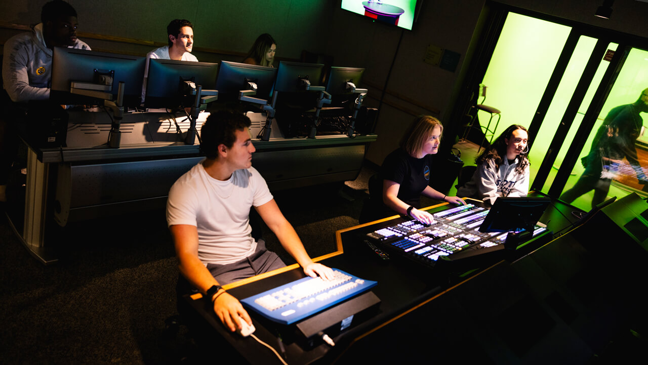 Students collaborating on a project in the McMahon Center lab.