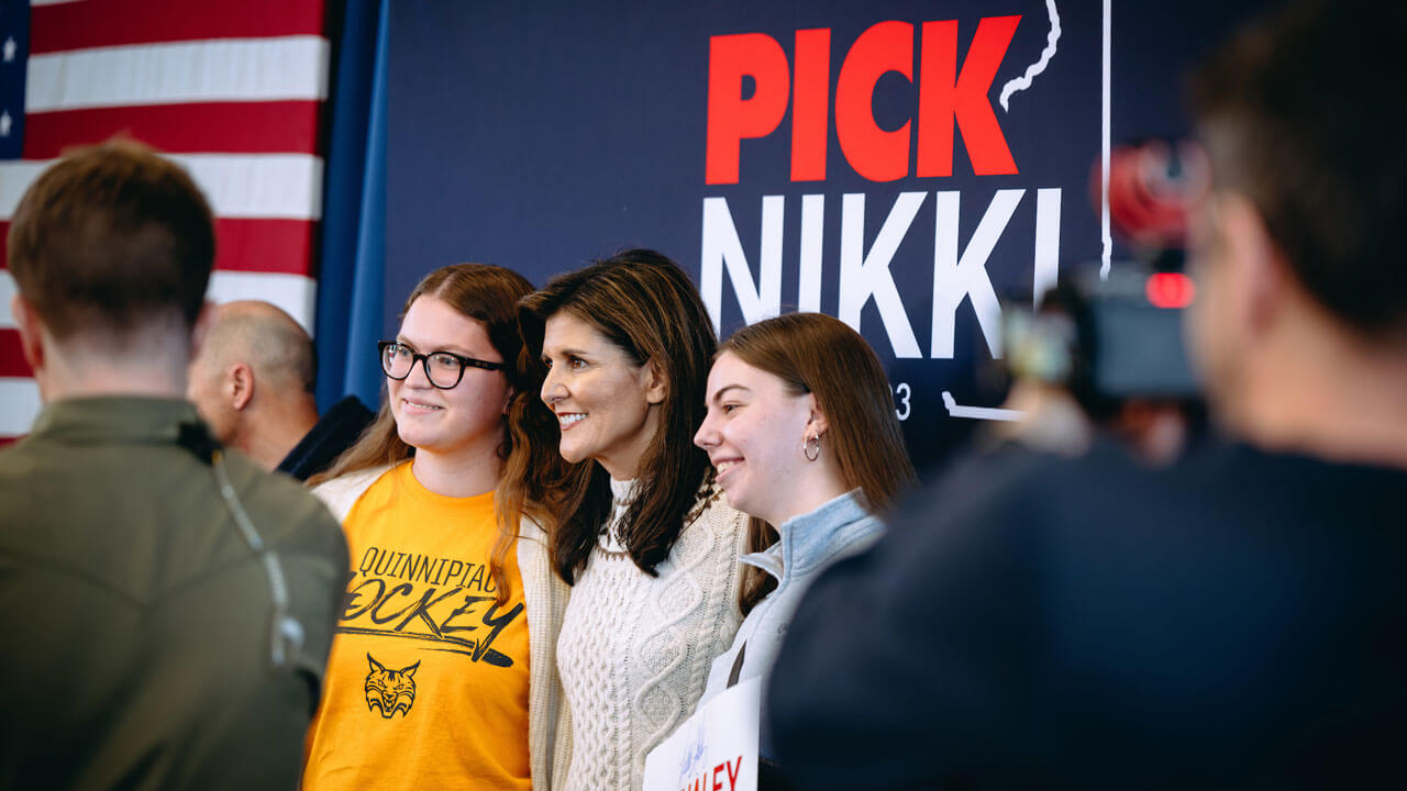 Nikki Haley takes photo with Quinnipiac Students