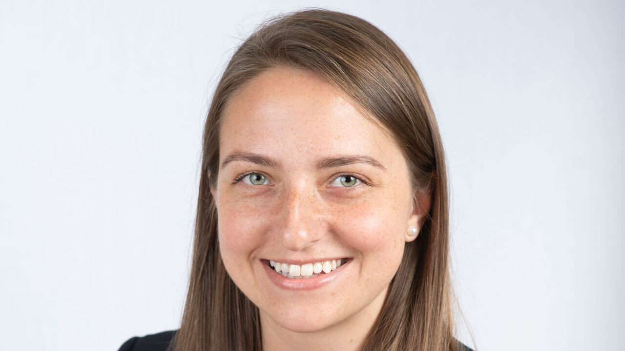 Headshot of  Elina Kurkurina, a student in the School of Medicine