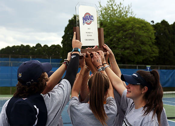 Women's tennis celebrates MAAC championship