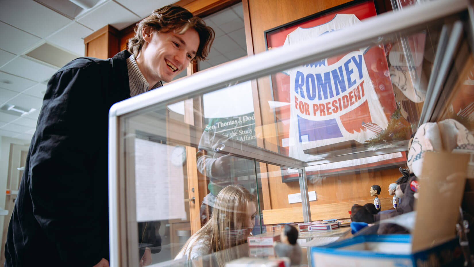 Quinnipiac students observe political memorabilia in the New Hampshire Institute of Politics.