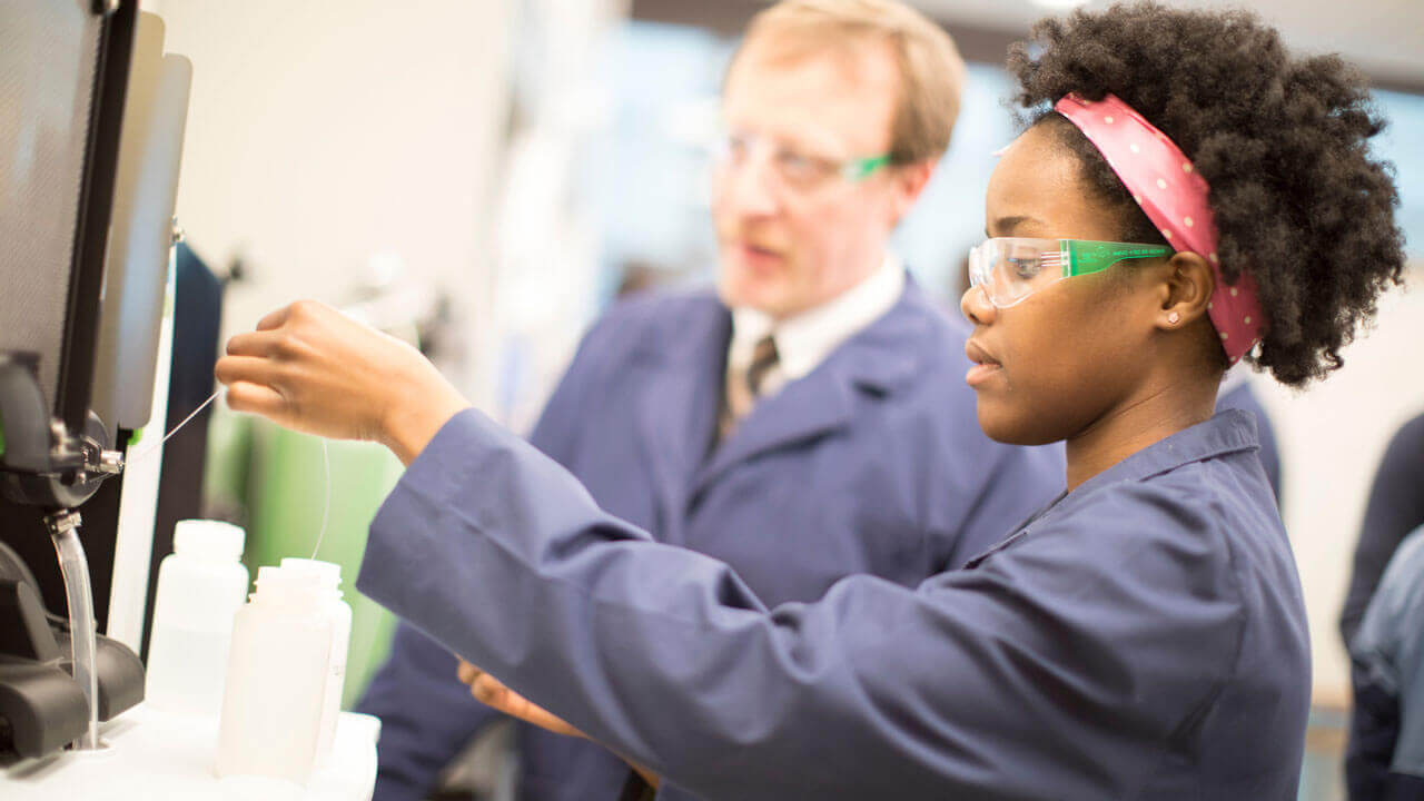 A student and professor working with the automic absorption spectrometer in the School of Engineering's environmental workshop