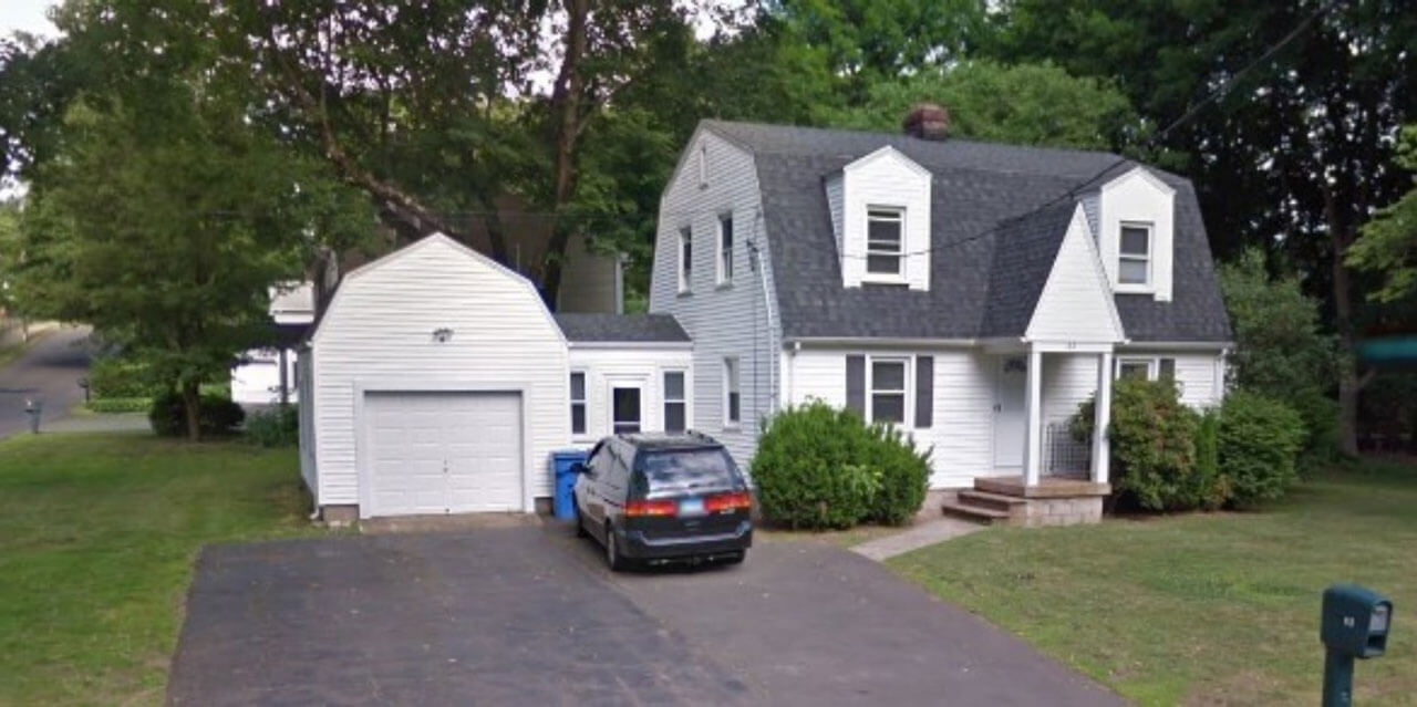 House with one garage and a car sitting in the driveway on 82 New Road