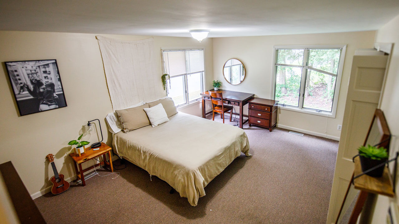 Airy bedroom with a queen size bed